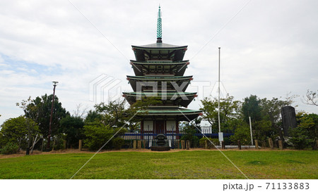 香陵台公園内にある慰霊平和塔01(静岡県沼津市上香貫周辺) 香陵台公園内にある慰霊平和塔01(静岡県沼津市上香貫周辺) 71133883