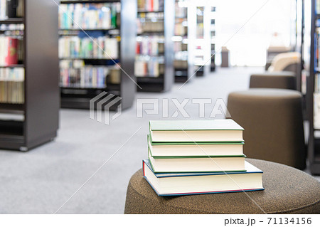 図書館　図書室　イメージ 71134156