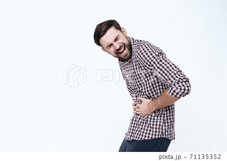 The man is bent and feels severe pain in abdomen. 71135352