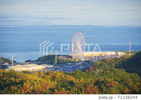 兵庫県淡路島　海峡展望台から見た淡路サービスエリア 71136204