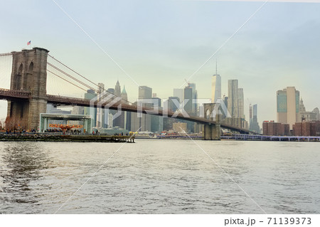 Stunning views of a famous suspended Brooklyn Bridge and Manhattan skyscrapers in New York 71139373