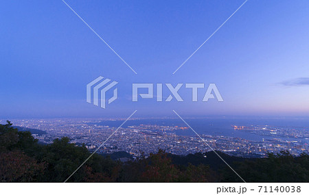 神戸　夜景　摩耶山から望む街並み 71140038