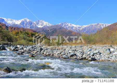 白馬の秋　冠雪した白馬三山と三段染めの紅葉 71141100