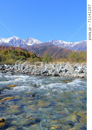 白馬の秋 冠雪した白馬三山と三段染めの紅葉 白馬の秋 冠雪した白馬三山と三段染めの紅葉 71141207