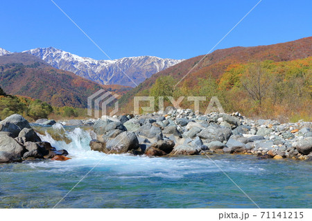 白馬の秋　冠雪した白馬岳と三段染めの紅葉 71141215