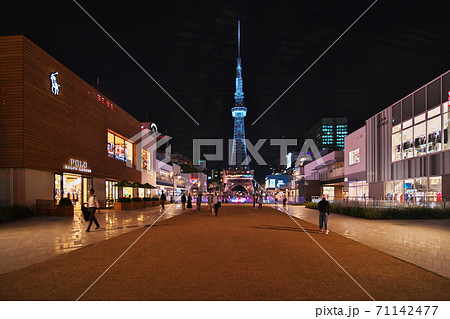 リニューアルした夜の久屋大通公園ZONE4から名古屋テレビ塔を望む リニューアルした夜の久屋大通公園ZONE4から名古屋テレビ塔を望む 71142477