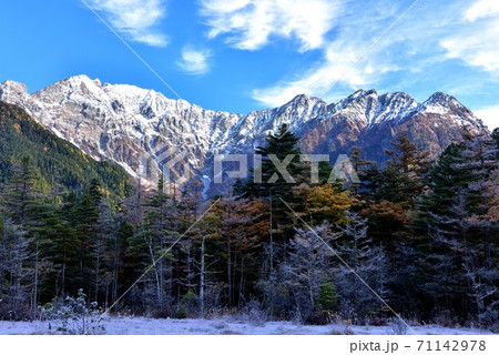 上高地の紅葉 71142978