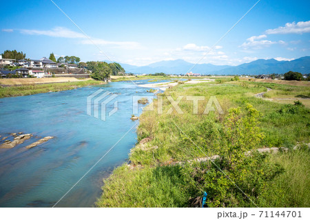 熊本県球磨郡あさぎり町の多良木相良線から眺めた球磨川 熊本県球磨郡あさぎり町の多良木相良線から眺めた球磨川 71144701