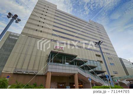 東京都渋谷区恵比寿のJR恵比寿駅東口、駅ビル方面を見る 東京都渋谷区恵比寿のJR恵比寿駅東口、駅ビル方面を見る 71144705