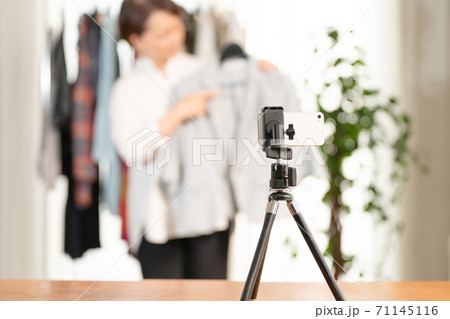 女性 インフルエンサー 女性 インフルエンサー 71145116