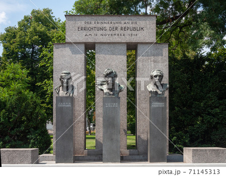 Monument to the founders of Austrian Republic, Vienna 71145313