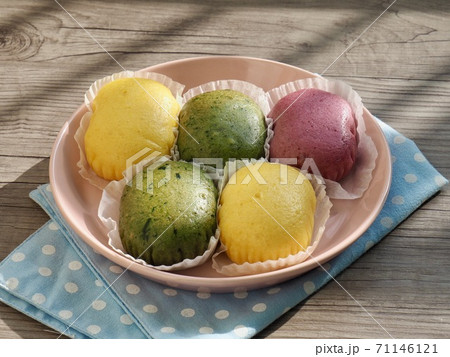 ケーキ 黄色 イエロー 71146121
