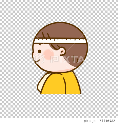 The front of the baby measuring the head circumference 71146582