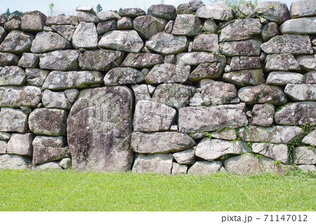 北広島町の中世戦国時代の館跡の石垣 71147012