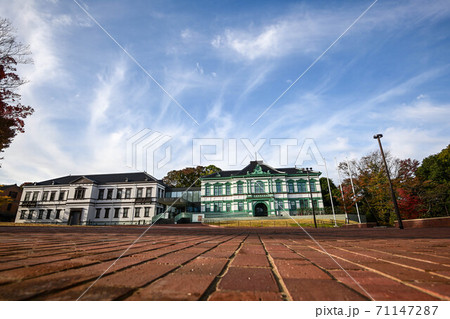 朝陽に輝く国立工芸館 朝陽に輝く国立工芸館 71147287