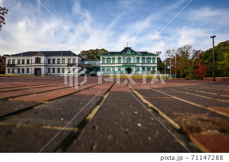 朝陽に輝く国立工芸館 朝陽に輝く国立工芸館 71147288