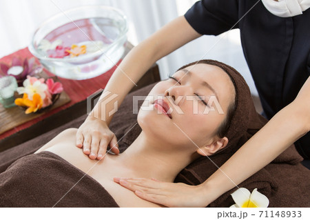 エステ・デコルテ. 71148933