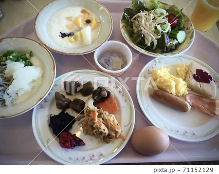 ホテルの朝食　写真素材 71152129