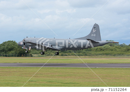 カナダ空軍CP-140オーロラ離陸 71152264