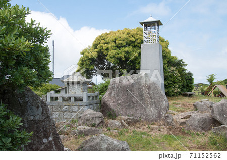 長門千畳敷の祠と記念碑の景色 長門千畳敷の祠と記念碑の景色 71152562