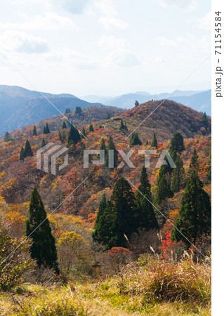 紅葉の武奈ヶ岳 登山道からの眺め 71154584