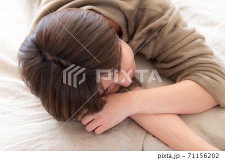 かわいい女性のポートレート かわいい女性のポートレート 71156202
