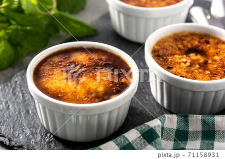 Homemade creme brulee Homemade creme brulee 71158931