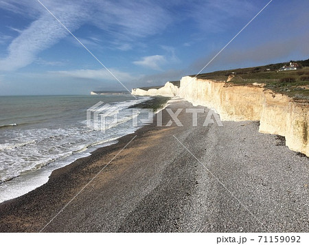 イギリス セブンシスターズの白い壁の写真素材