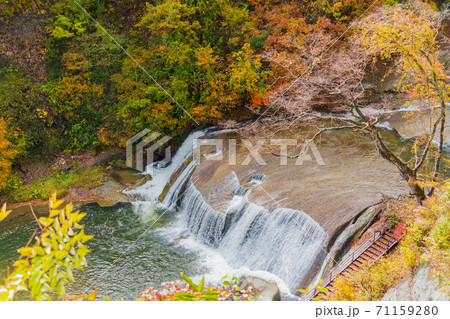秋の滑津大滝 紅葉 宮城県七ヶ宿町 秋の滑津大滝 紅葉 宮城県七ヶ宿町 71159280