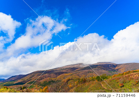 晩秋の七ヶ宿から見た不忘山　宮城県七ヶ宿町 71159446