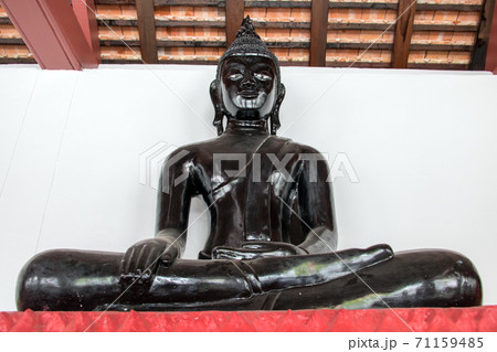 Black Buddha statue 71159485
