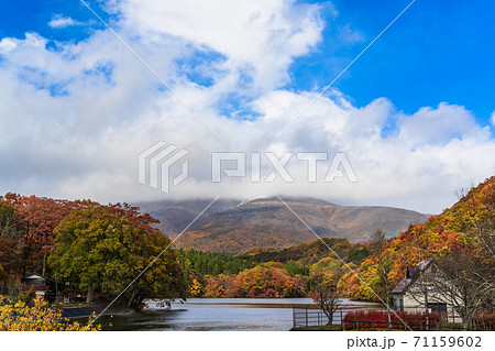 晩秋の長老湖と不忘山 宮城県七ヶ宿町 晩秋の長老湖と不忘山 宮城県七ヶ宿町 71159602