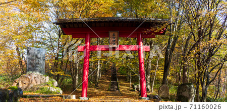 雨上がりの長老神社の風景 紅葉 宮城県七ヶ宿町 雨上がりの長老神社の風景 紅葉 宮城県七ヶ宿町 71160026