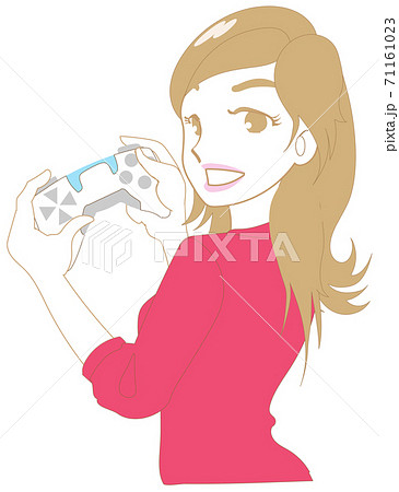 新型ゲームのコントローラーを持ち笑う女性 新型ゲームのコントローラーを持ち笑う女性 71161023