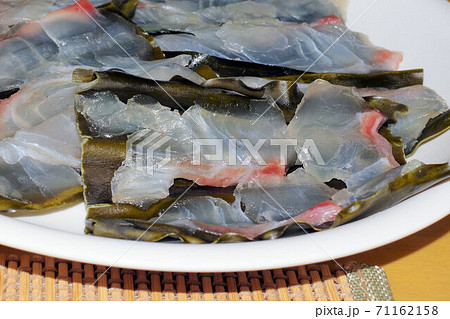 鯛の刺身の昆布締め 71162158