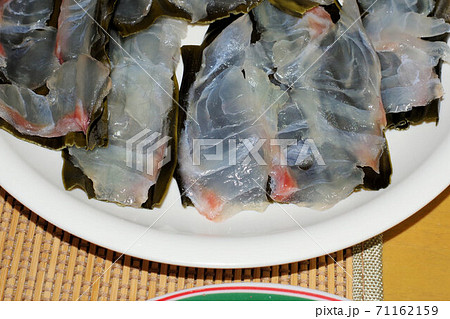 鯛の刺身の昆布締め 鯛の刺身の昆布締め 71162159