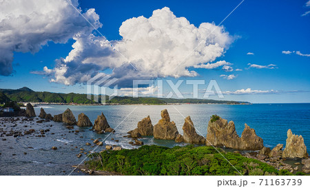 ドローンで撮った　和歌山県串本町・奇岩群「橋杭岩」（吉野熊野国立公園） 71163739