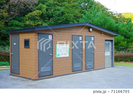兵庫県淡路島　あわじ石の寝屋緑地の循環式トイレ 71166705