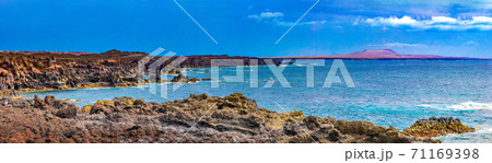 Beaches, cliffs and islands of Spain 71169398