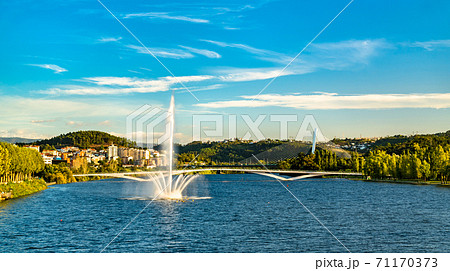 Fountain on the Mondego river in Coimbra, Portugal 71170373