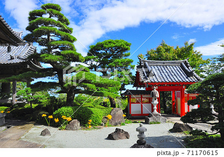 みちのく潮風トレイル 亘理町 称名寺の山門と黄花の曼珠沙華 みちのく潮風トレイル 亘理町 称名寺の山門と黄花の曼珠沙華 71170615
