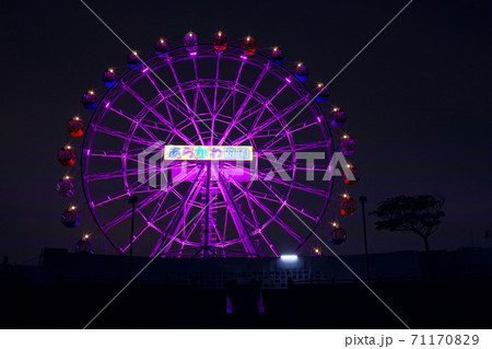 あらかわ遊園の新観覧車 ライトアップ カラフル 工事中の写真素材 あらかわ遊園の新観覧車 ライトアップ カラフル 工事中の写真素材