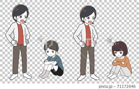 母親に怒鳴られすねる子供 71172046