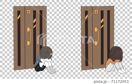 家を閉め出されて落ち込む子供 71172053