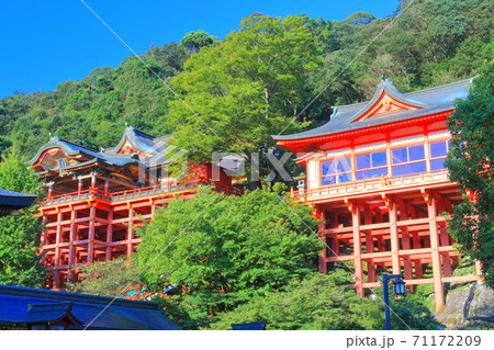 【佐賀県】快晴下の祐徳稲荷神社 71172209
