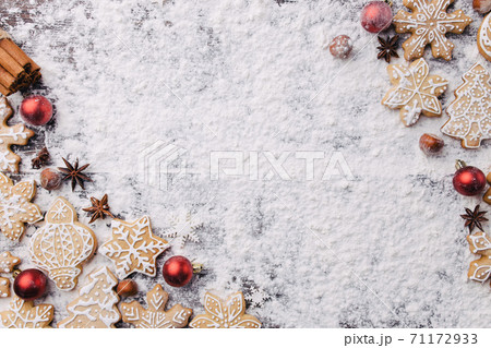 Christmas background with gingerbread cookies 71172933