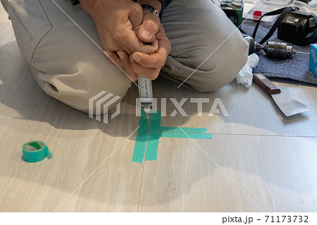 　フローリングの床鳴り 補修作業 71173732