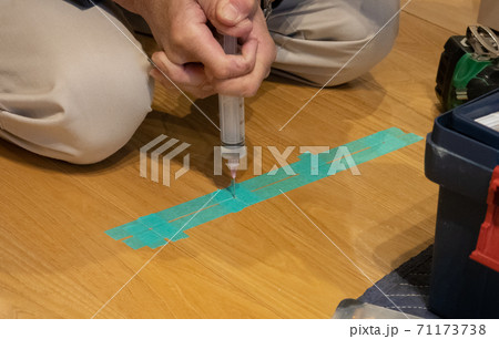 　フローリングの床鳴り 補修作業 71173738