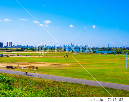 寝屋川市の淀川河川公園 71174824