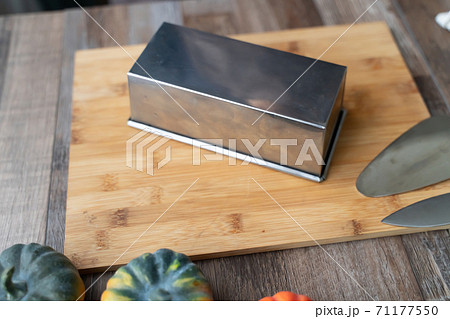 かぼちゃプリン焼き型から外す。 かぼちゃプリン焼き型から外す。 71177550